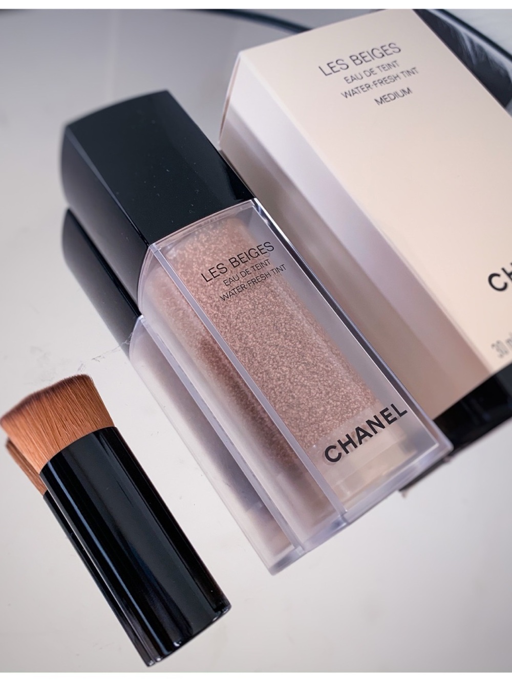 CHANEL Les Beiges Water-Fresh Tint - Medium with Brush - Picture 2 of 3